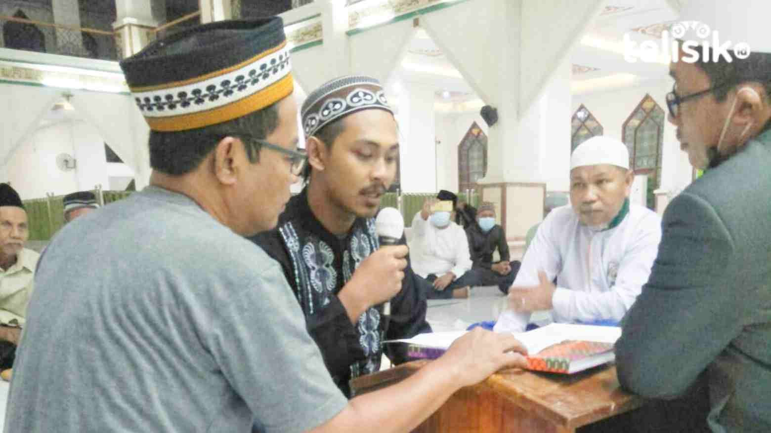 Walau Dicemooh, Pemuda Ini Tetap Ucapkan Dua Kalimat Syahadat