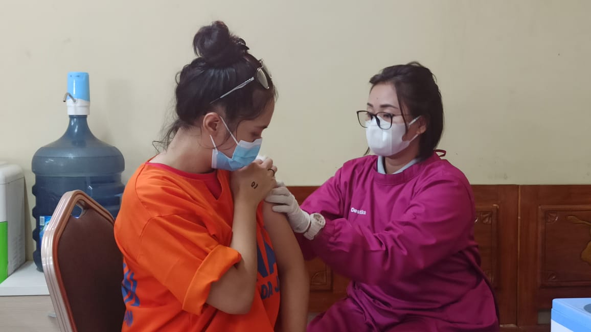 250 Tahanan Polda Jatim Jalani Vaksinasi COVID-19