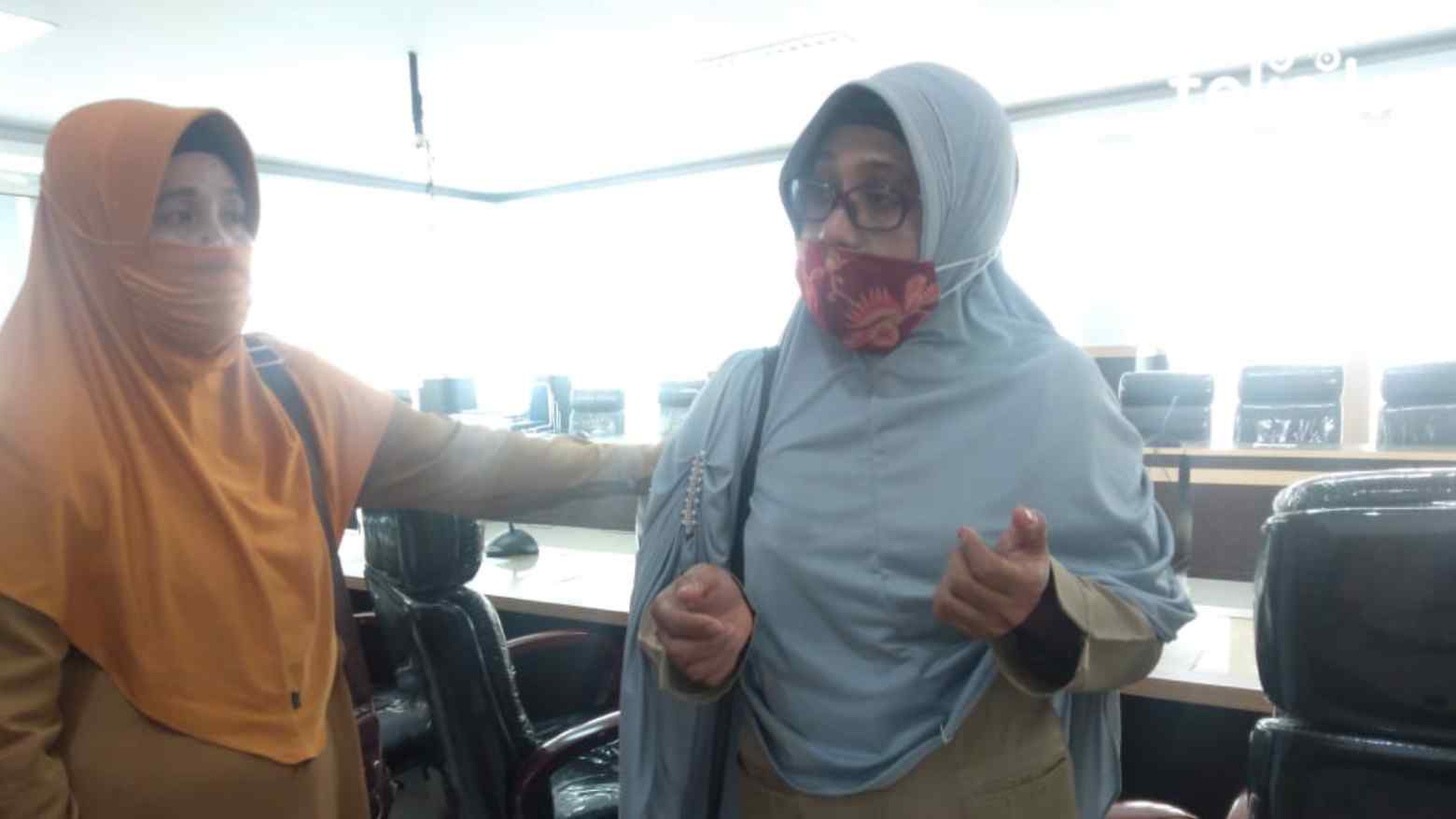 Adukan Nasibnya Tidak Terakomodir dalam PPPK, Guru Agama Islam Nangis di Depan Dewan