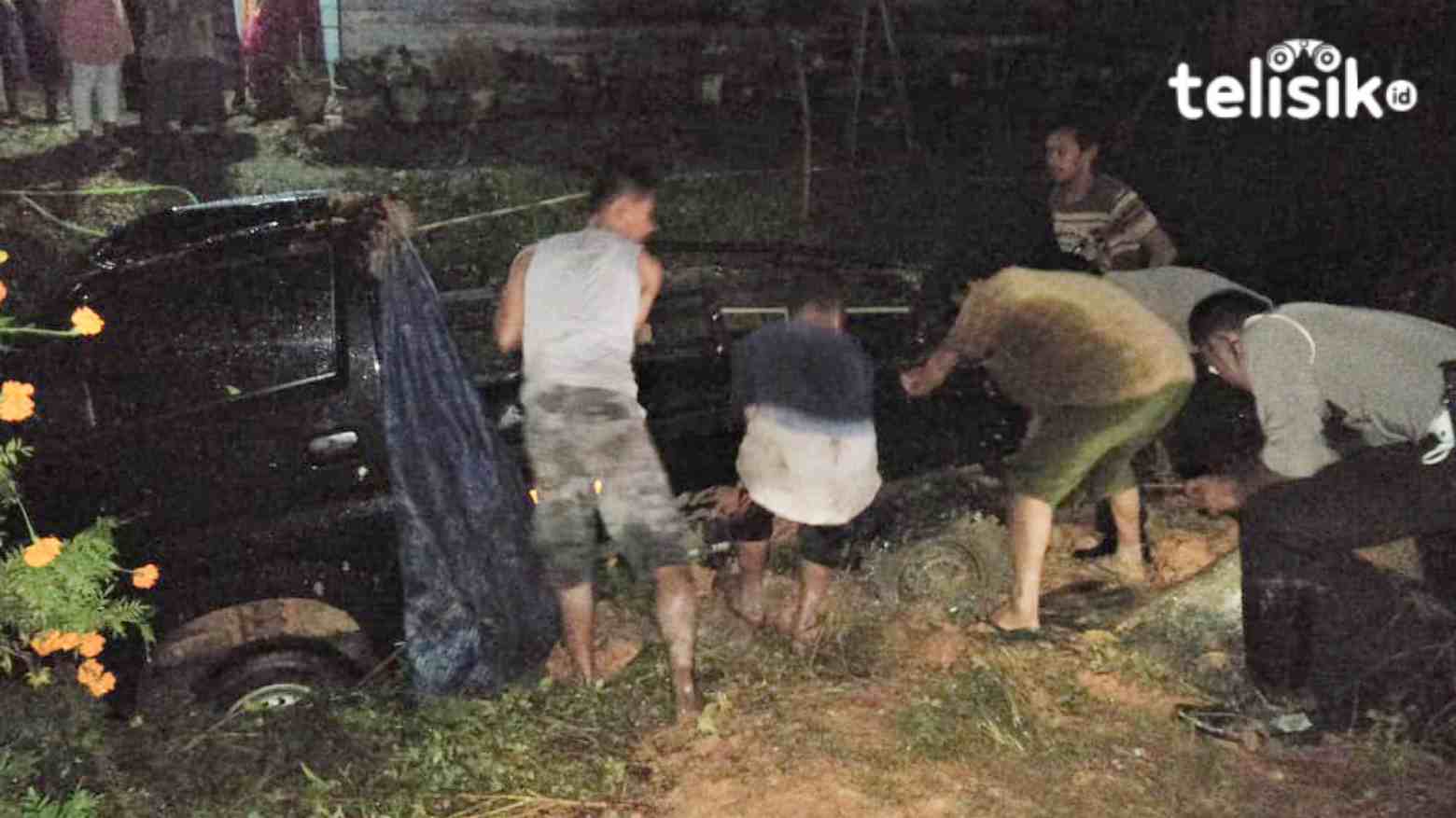 Akibat Mobil Terjun Bebas, Tiga Anak Nyaris Tewas