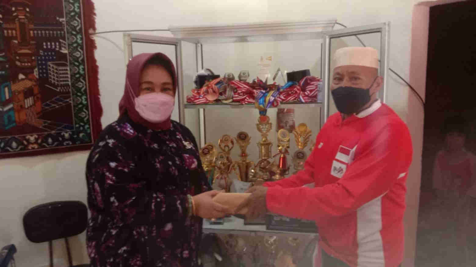Ayah Apriyani Dapat Rp 100 Juta dari Tina Nur Alam