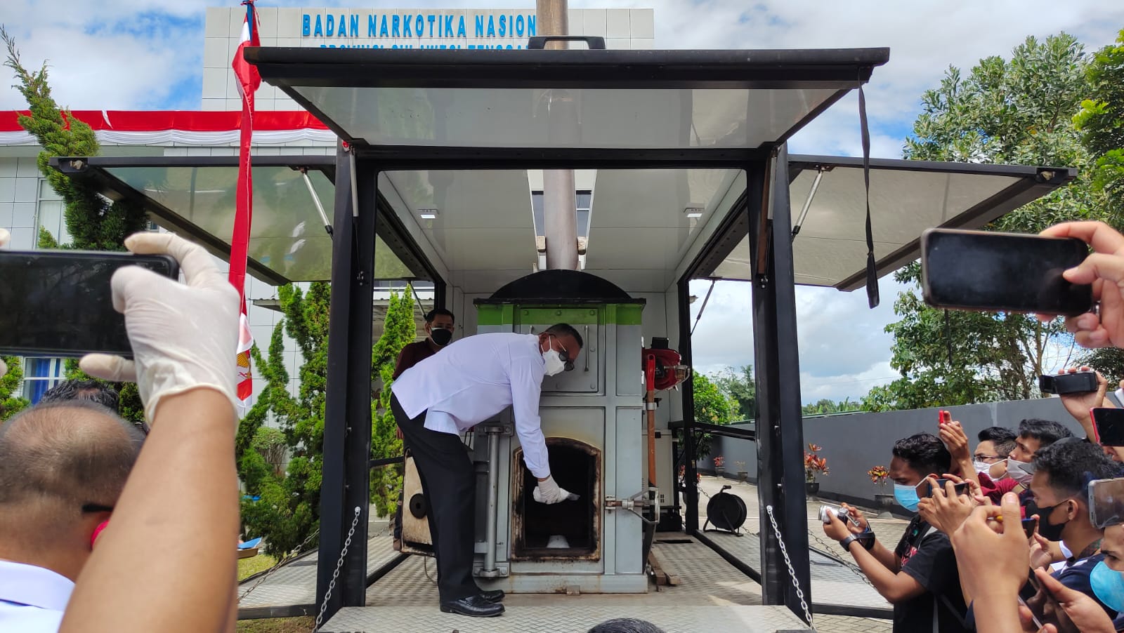 BNNP Sultra Musnahkan 1,6 Kilogram Sabu