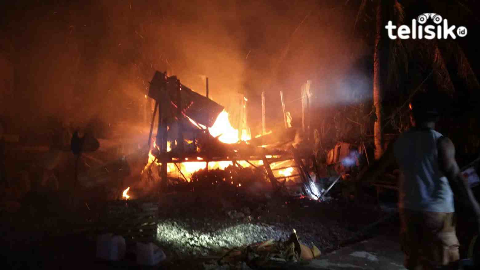 Diduga Akibat Arus Pendek Listrik, Rumah di Wakatobi Ludes Terbakar