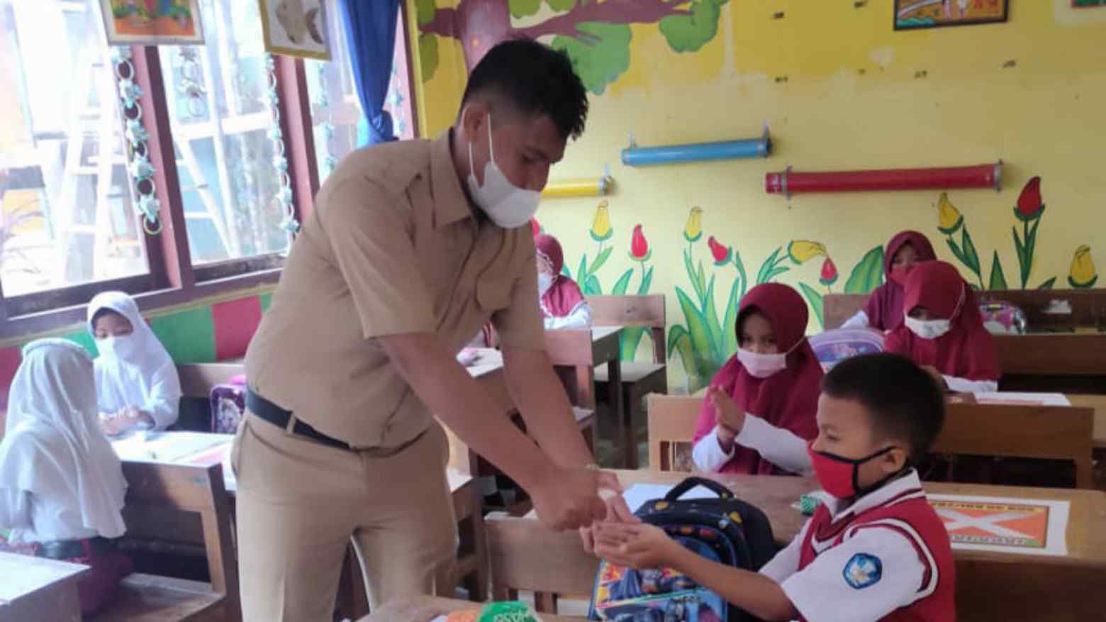 Hasrat Ingin Sekolah Tatap Muka Tertunda PPKM