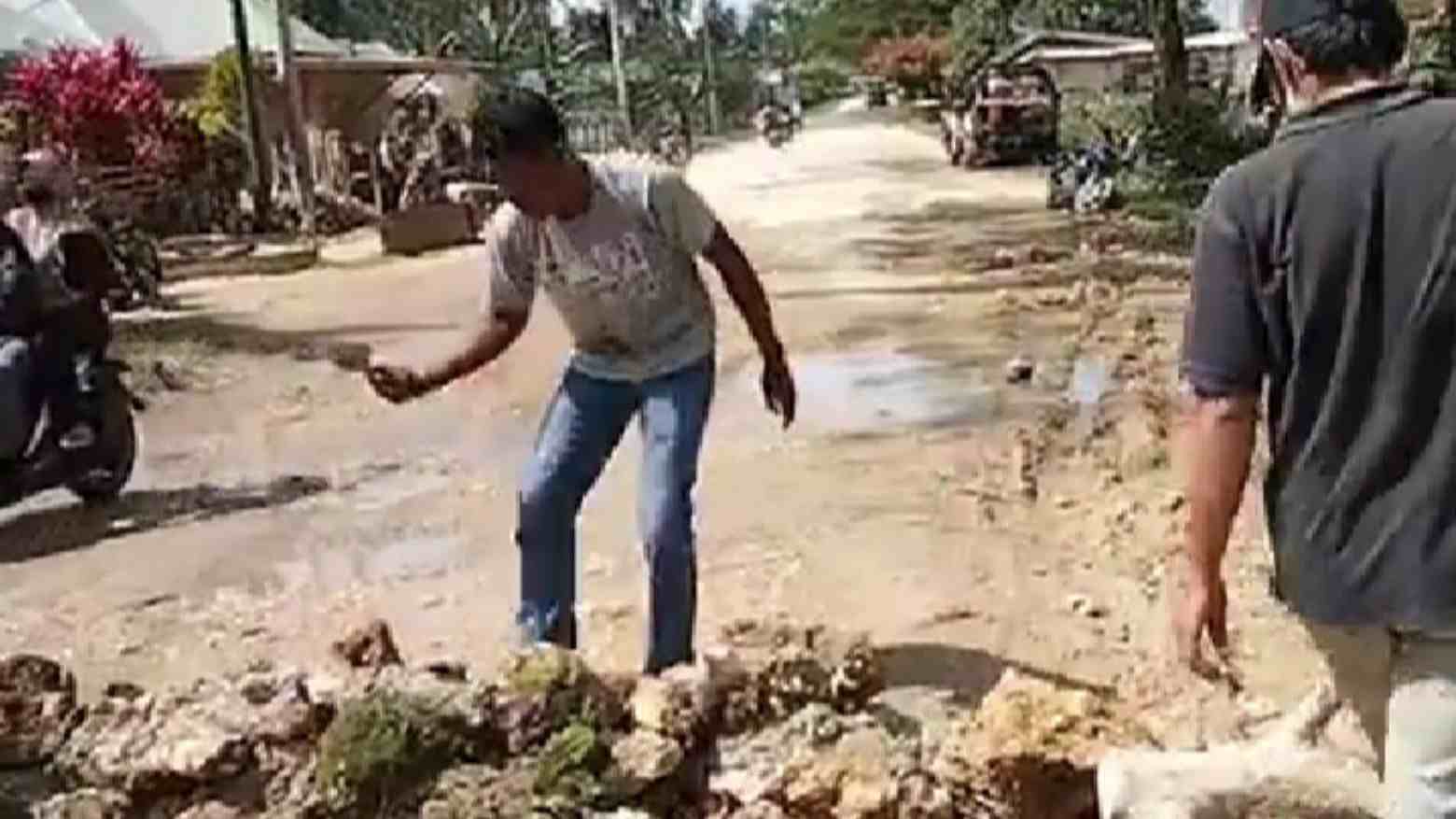 Jalan Provinsi di Muna Diblokir, Anggota DPRD Sultra Kesal Anggarannya Dipangkas