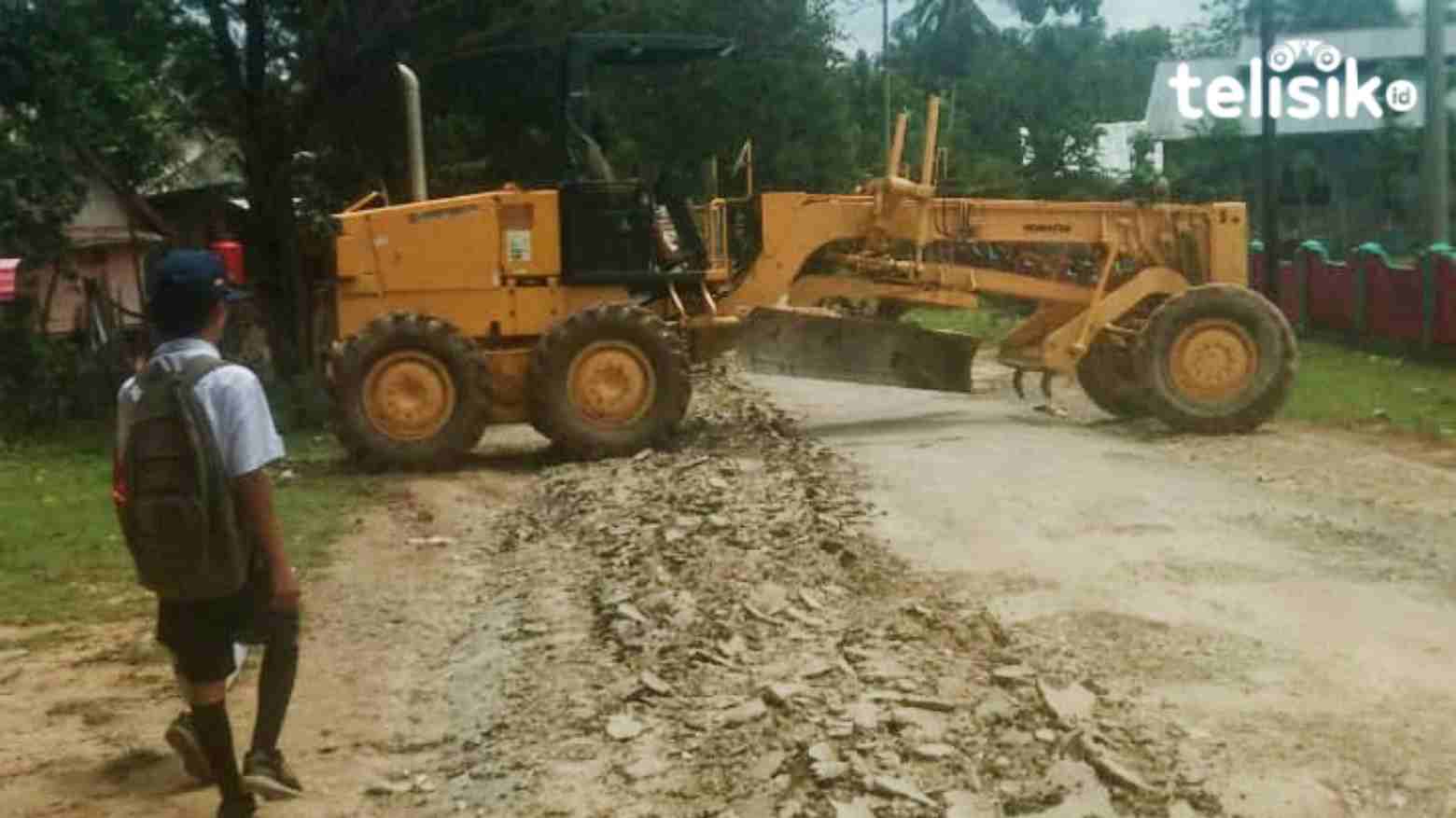 Jalan Provinsi di Muna yang Diblokir Mulai Diperbaiki