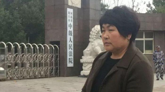 Kecewa pada Janji Polisi, Wanita Ini Nekat Cari Sendiri Pembunuh Suaminya Selama 17 Tahun