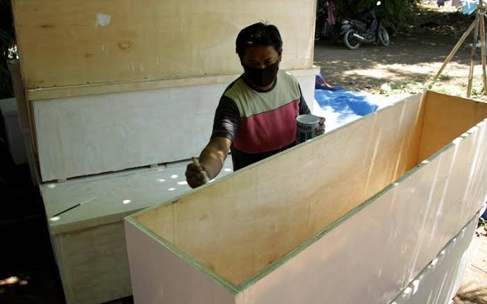 Kini Ada Peti Mati Gratis untuk Jenazah Pasien COVID-19