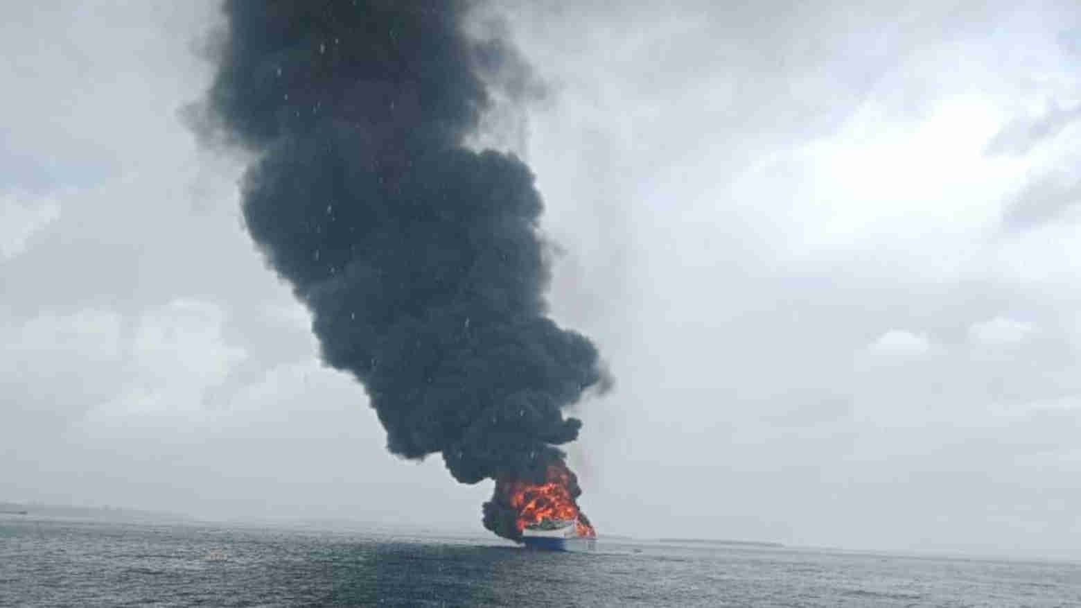 KMP Bukit Sumber Poleang Muat Puluhan Penumpang Terbakar di Tengah Laut