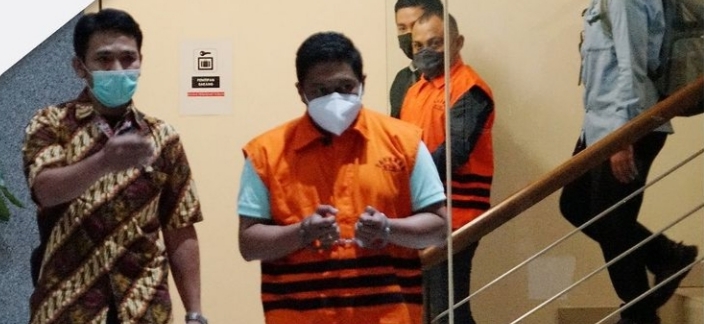 KPK Serahkan Tersangka Kasus Suap Eks Penyidik dan Seorang Pengacara ke JPU