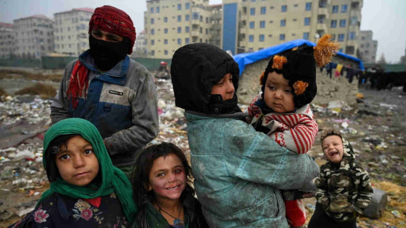 Lari dari Taliban, Ini Harapan Sehelai Baju Pengungsi Afghanistan