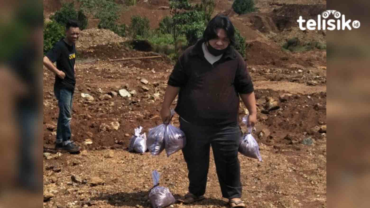 Lelaki Keturunan China Ini Menjadi Mualaf karena Sering Melihat Anaknya Salat