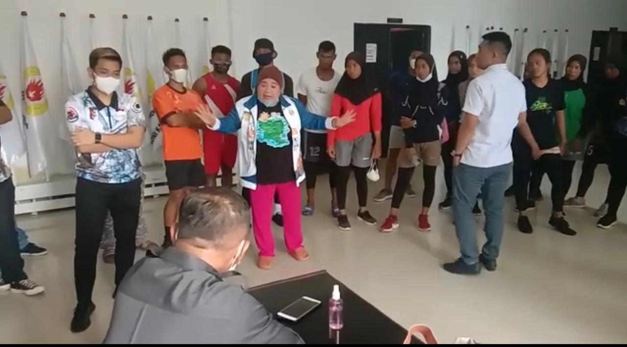 Puluhan Pelatih dan Atlet Minta KONI Sultra Bayar Honor Mereka