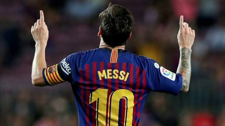 Sujud di Stadion, Fans Barcelona Harap Lionel Messi Tidak Pindah Klub