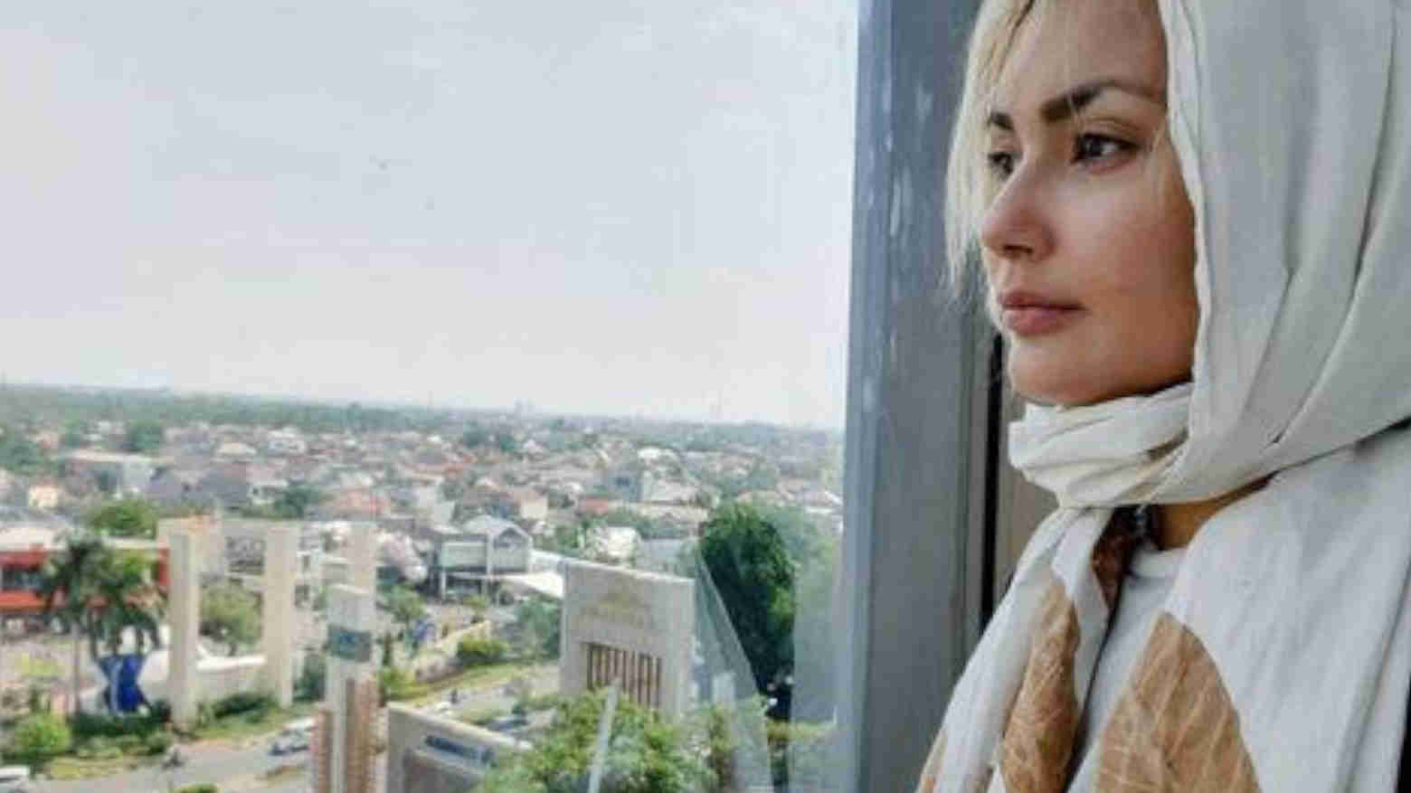 Terjebak Pandemi COVID-19 di Indonesia, Audur Linda Sanjudottir Memilih Menjadi Mualaf