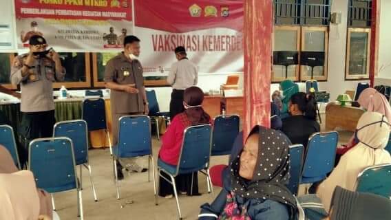 Tinjau Vaksinasi, Wakil Bupati Butur Harap Warga Perkuat Imunitas Tubuh