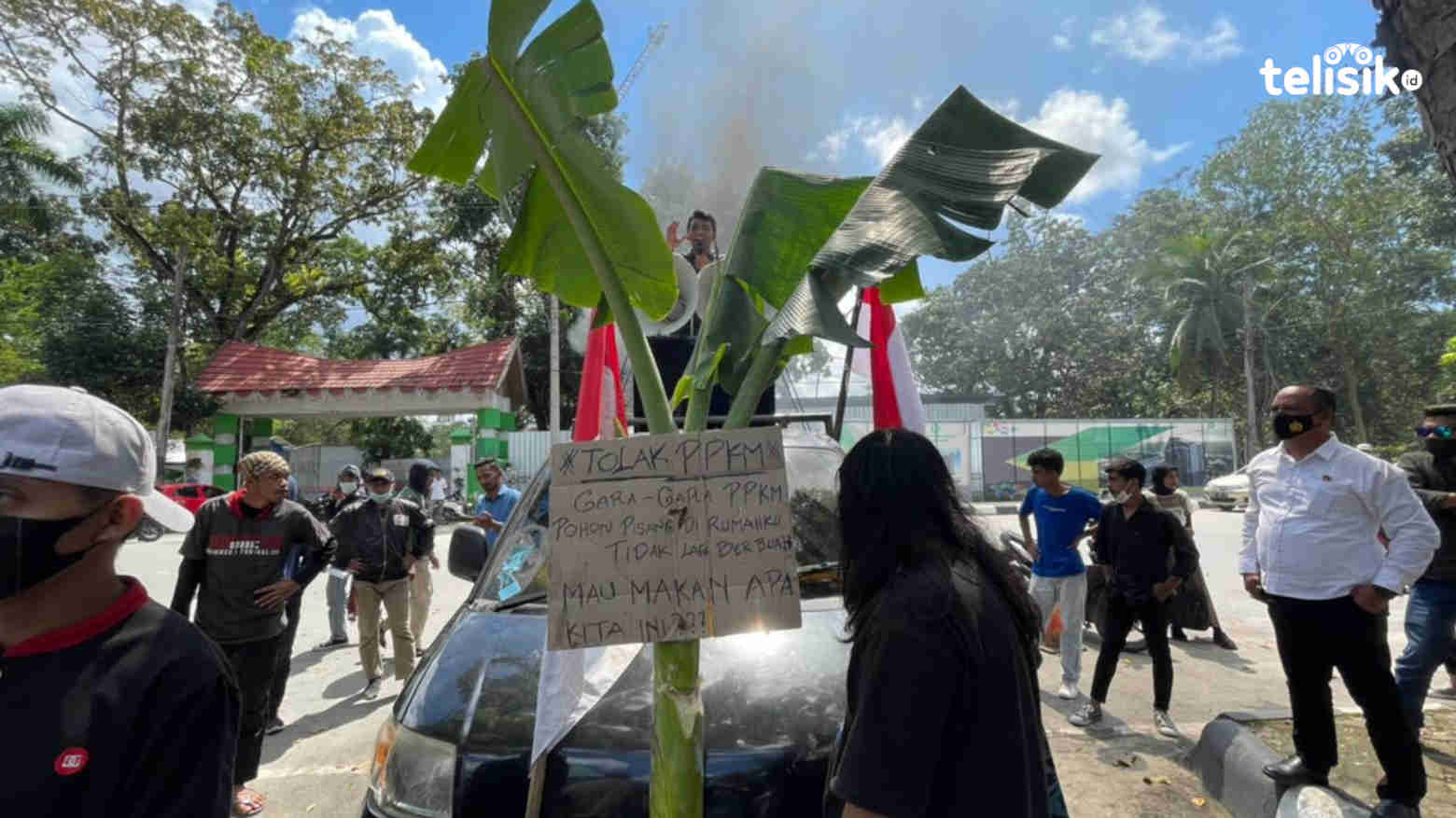 Tolak Perpanjangan PPKM di Kota Kendari, Pengunjuk Rasa dan Pol PP Nyaris Ricuh