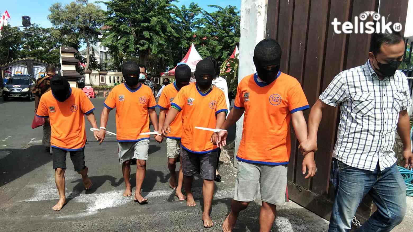Tusuk Leher Korban hingga Tewas, Lima Pelaku Pengeroyokan Ditangkap Polisi