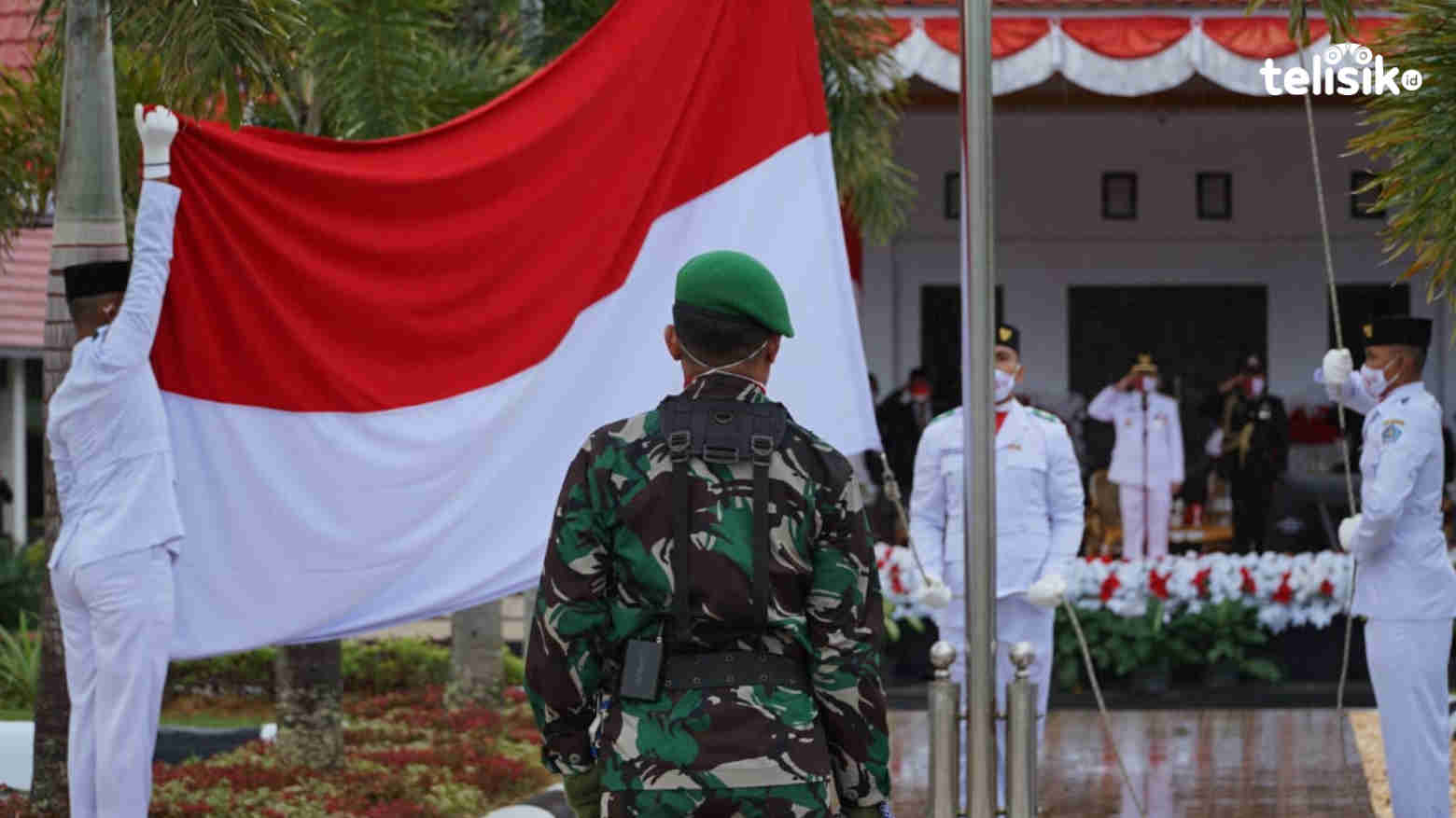 Upacara Pengibaran Bendera HUT RI di Kota Kendari Berlangsung di Bawah Guyuran Hujan