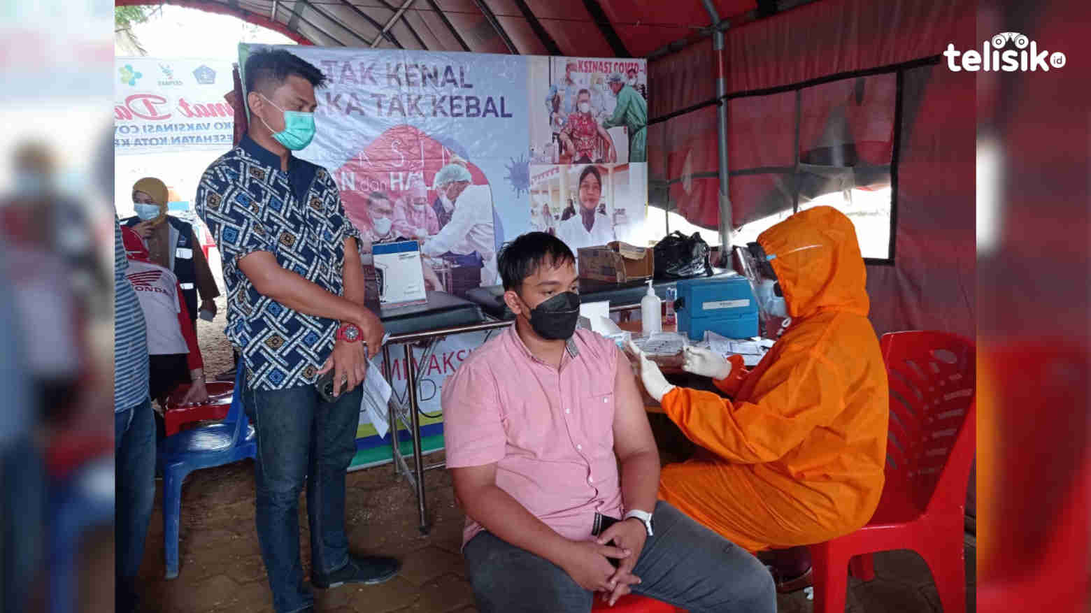 Vaksin COVID-19 Ibarat Payung di Tengah Hujan