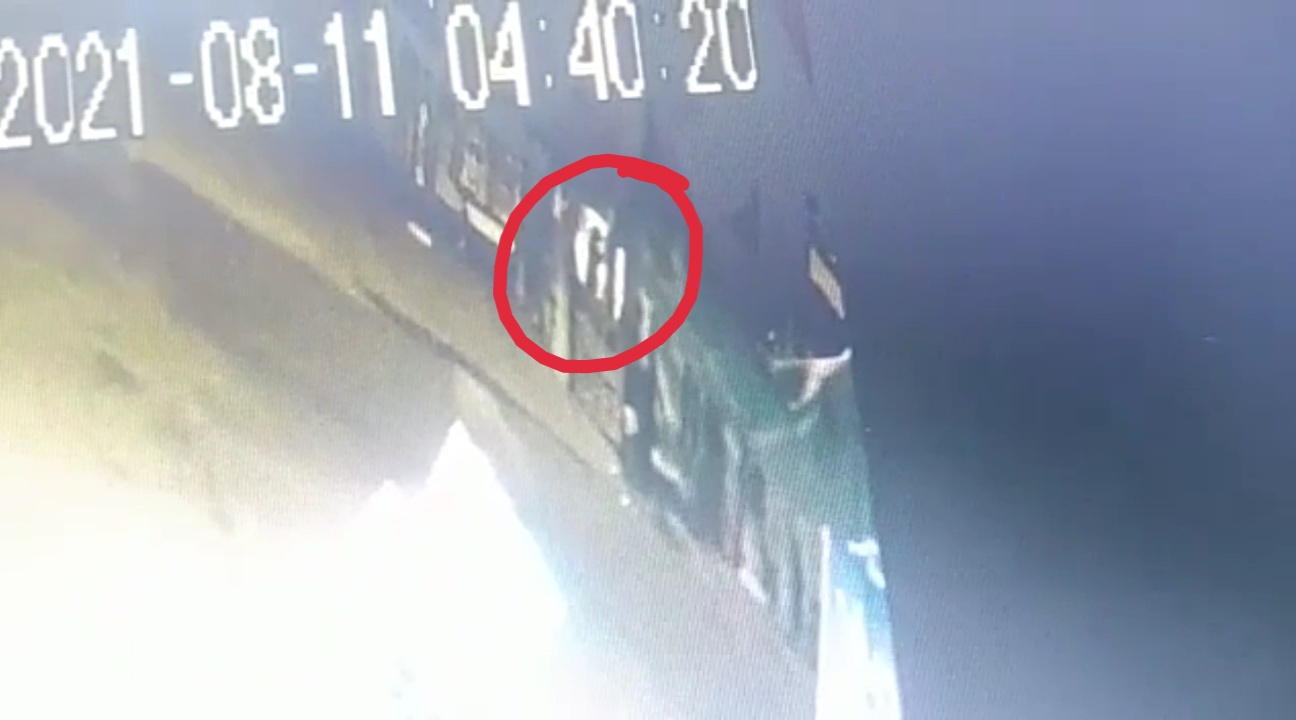 Video Misterius yang Diduga Pelaku Pembakaran Rumah Dinas di Baubau Viral di Medsos