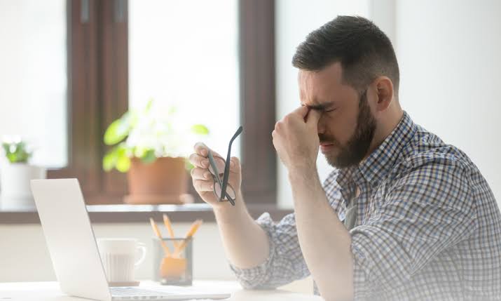 Waspada, 4 Penyakit Ini Mengancam Akibat Bekerja Terlalu Lama saat WFH
