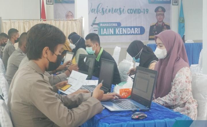 Mahasiswa IAIN Kendari Antusias Jalani Vaksin Pertama