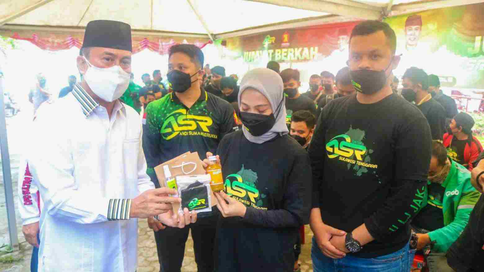 Andi Sumangerukka Berdayakan Ojol Salurkan 30 Ribu Paket Sembako