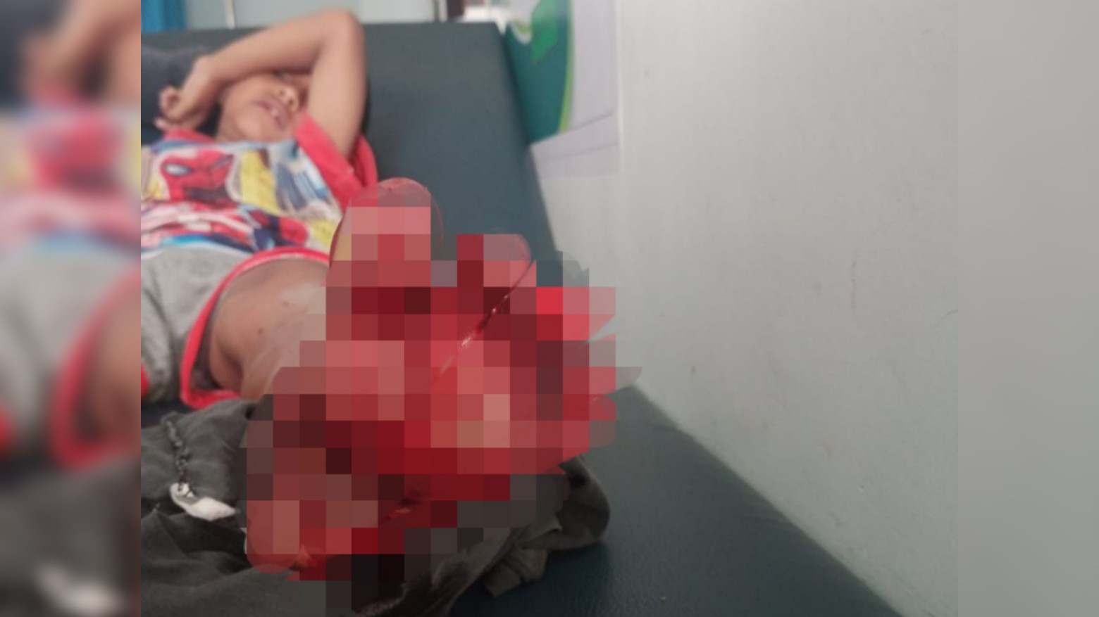 Asyik Bermain Bola, Seorang Bocah Tewas Tertimpa Pintu Besi