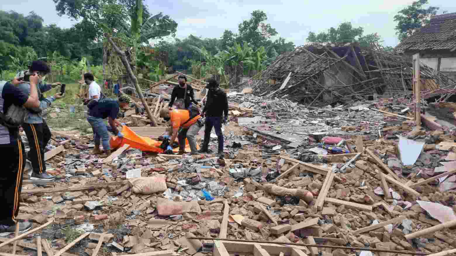 Bom Bondet Meledak, Dua Warga Pasuruan Tewas di Tempat