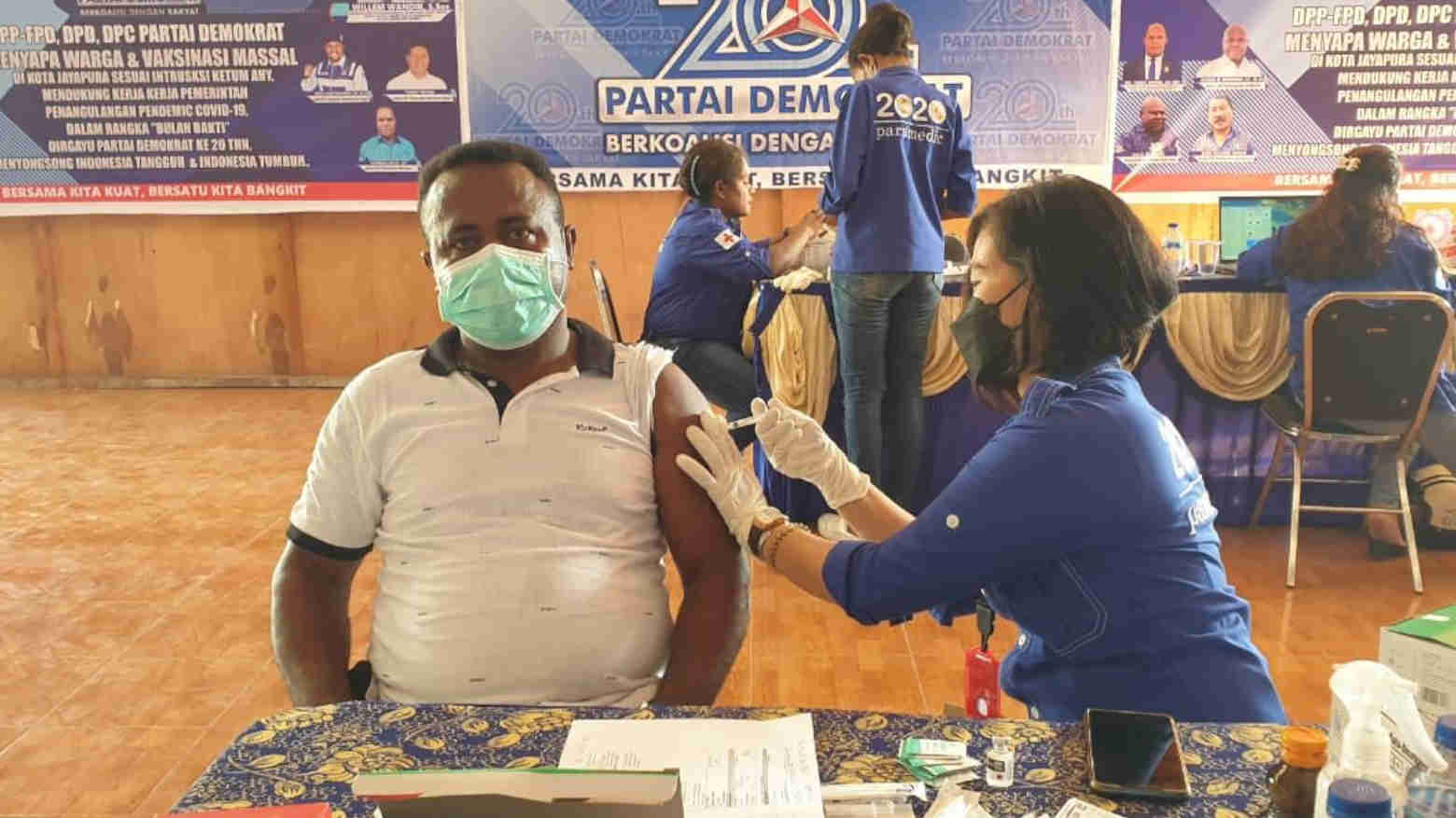 Bulan Bakti 20 Tahun Demokrat, Legislator William Wandik Gelar Serbuan Vaksin COVID-19