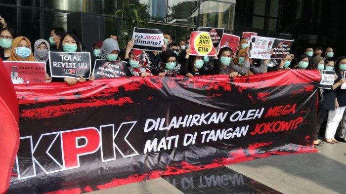 Dewas Didesak Pecat Wakil Ketua KPK Lili Pintauli Siregar