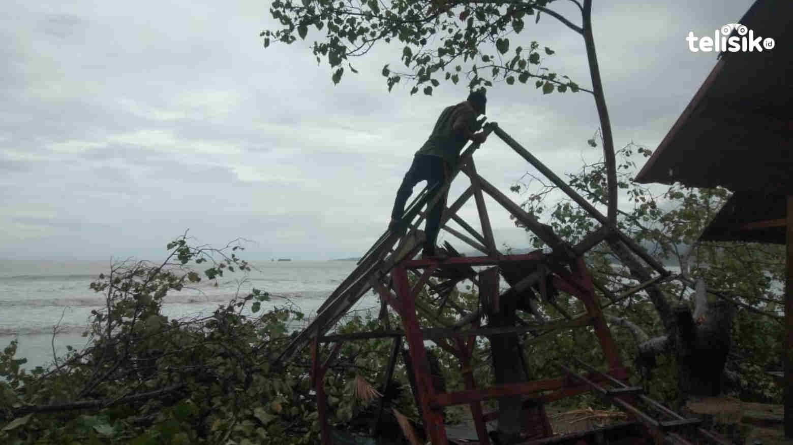 Dihantam Ombak Besar, Pantai Batu Gong Porak-poranda