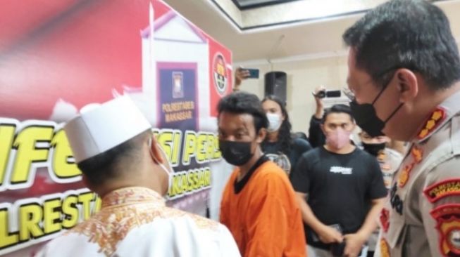 Ditangkap, Pelaku Pembakar Mimbar Ngaku Sakit Hati Dilarang Tidur di Masjid Raya Makassar