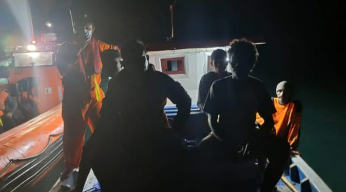 Diterpa Gelombang Tinggi, Nelayan di NTT Selamat dari Maut