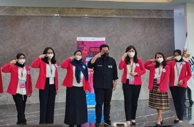 Erick Thohir Digeser dari Menteri BUMN oleh Wanita Muda, Ini Sosoknya