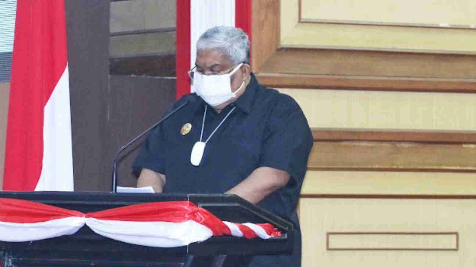 Gubernur Tanggapi Sejumlah Isu yang Ditanyakan Fraksi di Parlemen