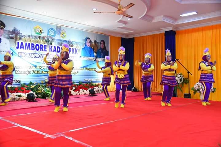 Ikon Pakaian Khas Buton Warnai Lomba Jambore Kader PKK