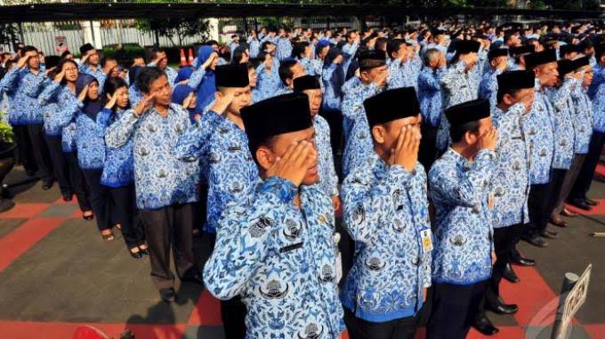 Jokowi Teken PP Baru: ASN Dipecat jika Bolos Kerja 10 Hari Berturut-turut