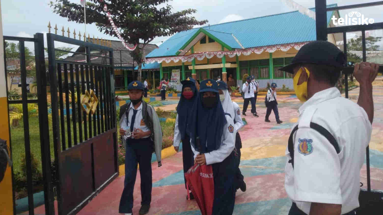 Kebijakan Kepala SMPN 10 Kendari Tuai Protes