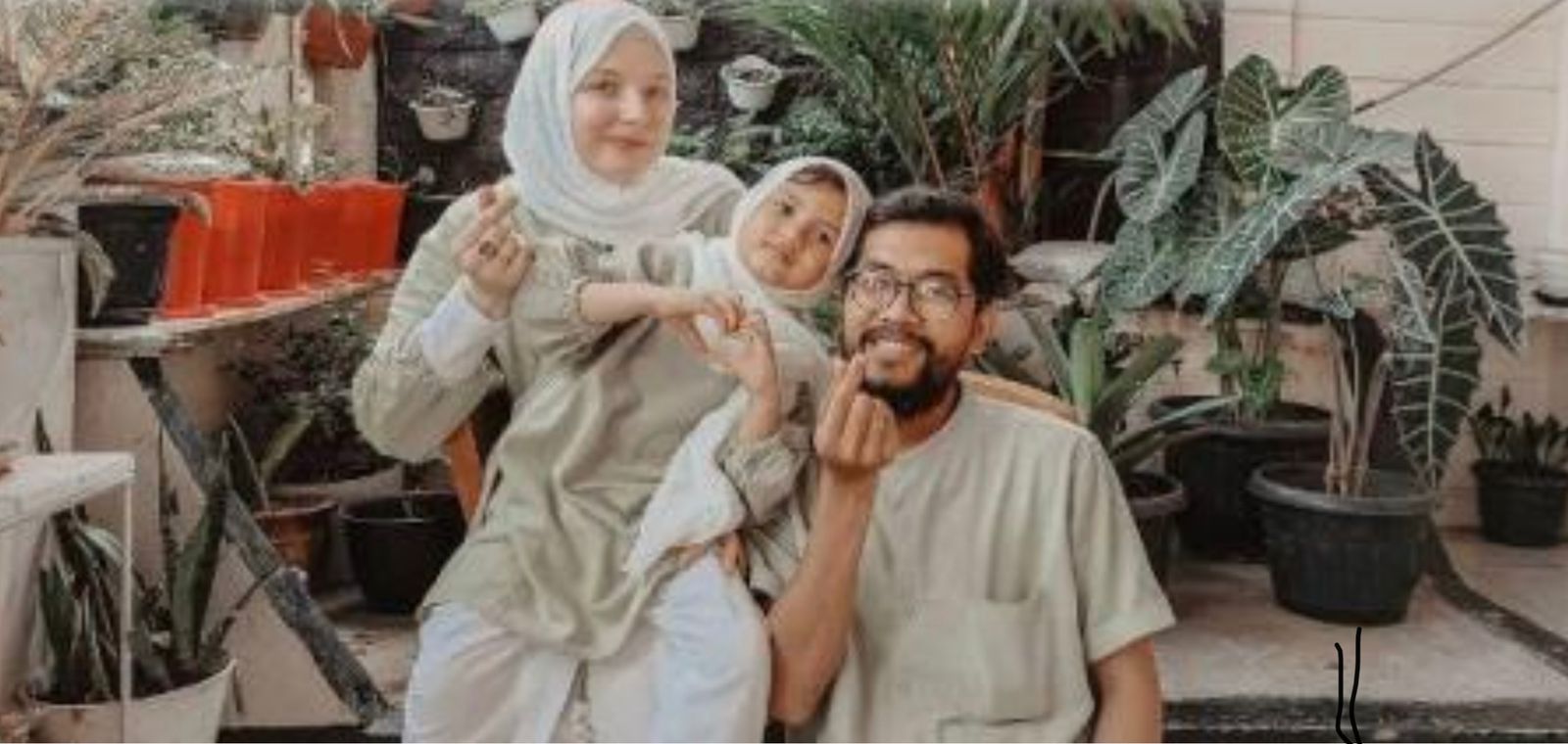 Kisah Wanita Inggris yang Memeluk Islam dan Menikah dengan Pria Bekasi