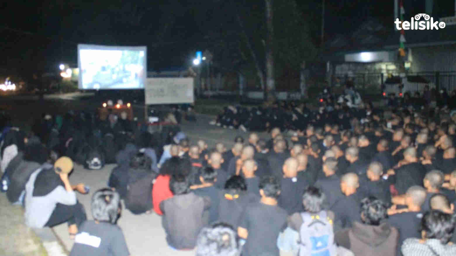 Nonton Flim Dokumenter Aksi September 2019, Massa Teteskan Air Mata