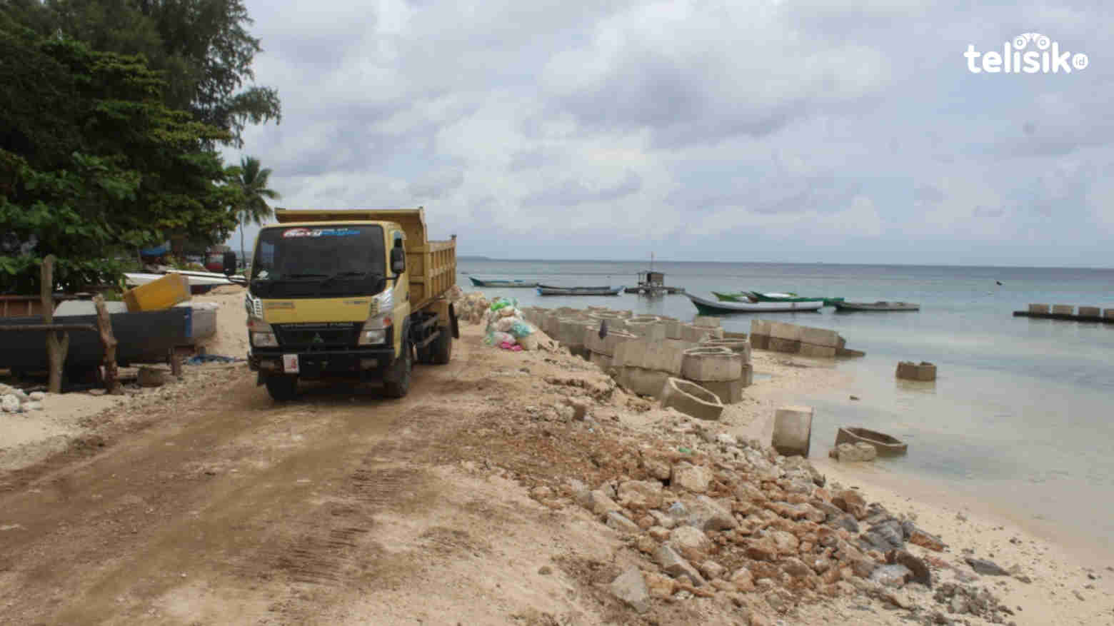 Rugikan Nelayan dan Rusak Pantai, DPRD Wakatobi Minta Proyek Talud Dialihkan