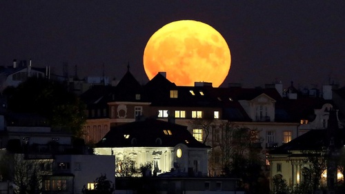 Saksikan, Bulan Purnama Harvest Moon Malam Ini