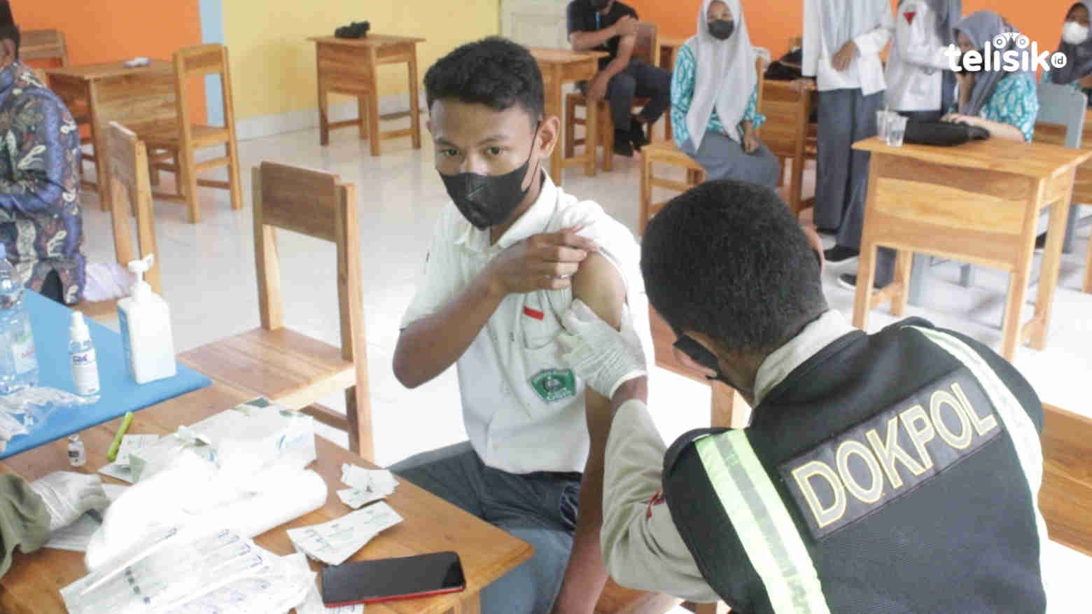 Siswa MAN 1 Wangi-Wangi Antusias Ikuti Vaksinasi Merdeka di Sekolah