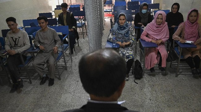 Taliban Izinkan Perempuan Afghanistan Sekolah hingga Perguruan Tinggi dengan Syarat