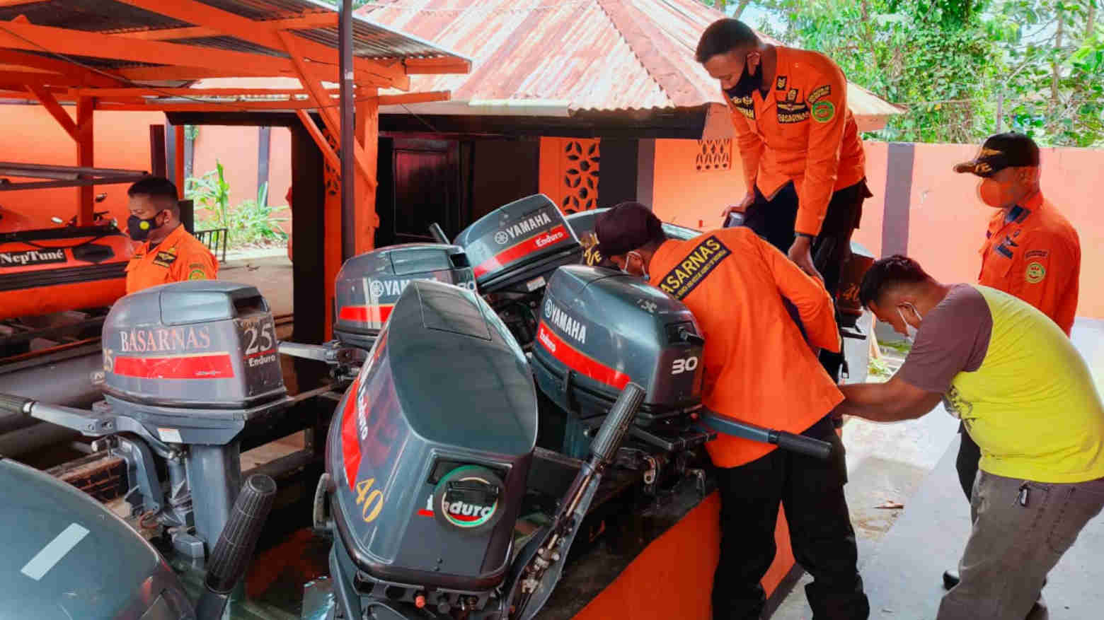 Tim Rescue KPP Kendari Lakukan Pencarian Korban Mobil Tejun ke Sungai di Konawe