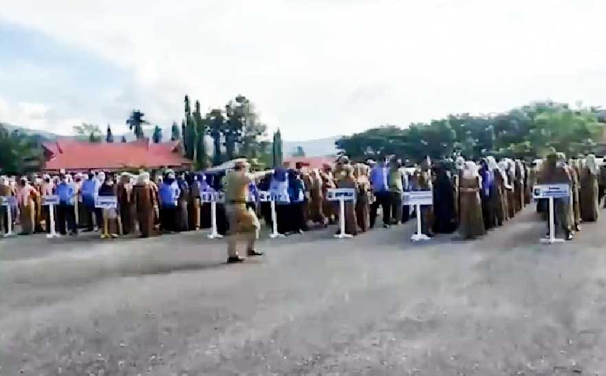 Aksi Bupati Konut Kejar ASN yang Tak Pakai Masker Saat Apel Pagi, Viral