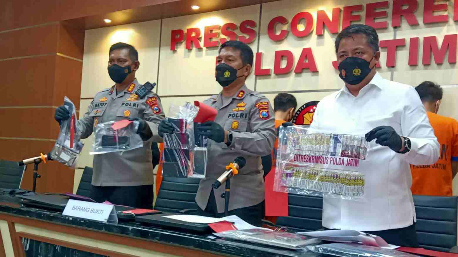 Amankan Dua Tersangka, Polda Jatim Grebek Pinjol Ilegal