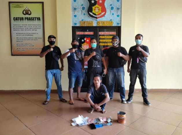 Asyik Layani Pembeli, Polisi Garuk Penjudi Togel di Manggarai NTT